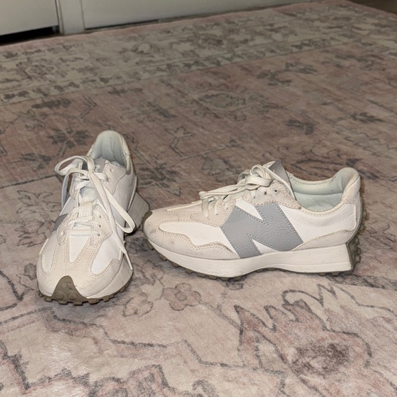 New Balance Shoes - Gently used - New Balance sneaker